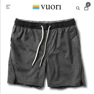 Vuori trail shorts lined, charcoal splatter size large
